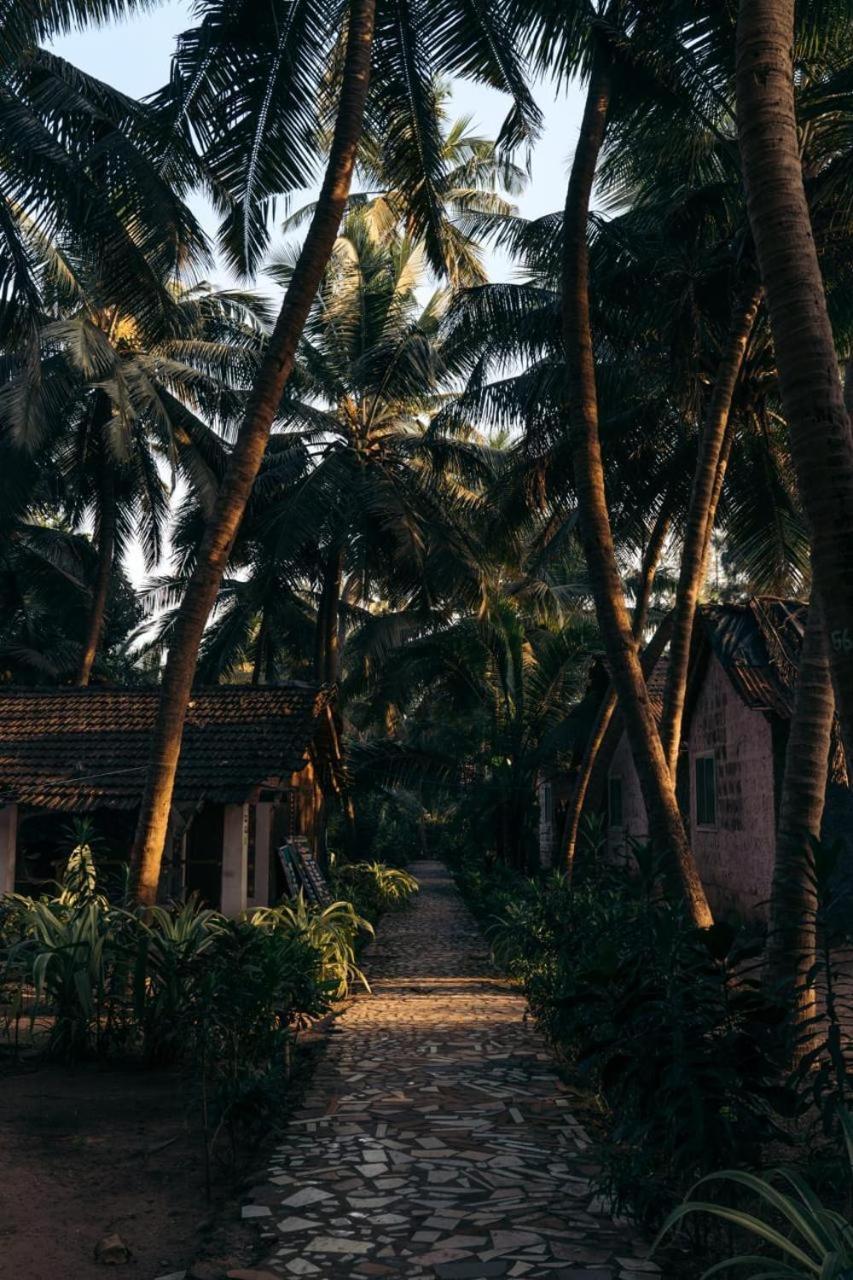 Lighthouse Cafe And Beach House โกการ์นา ภายนอก รูปภาพ
